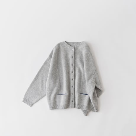 ケーブル編みカーディガン