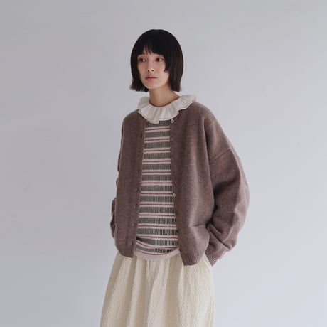 ケーブル編みカーディガン