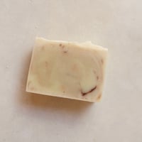 オレンジとハトムギの石鹸