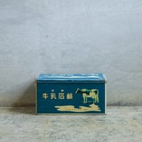 牛乳石鹸のブリキ缶　(80A)
