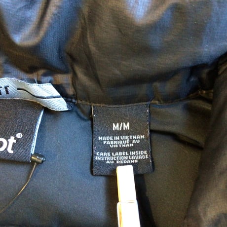 【Marmot】 700FILL ダウンベスト ブラック 表記M マーモット ワンポイントロゴ 刺繍入り
