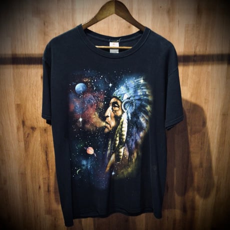 【フルーツオブザルーム】 インディアン ネイティブアメリカン 宇宙 惑星 大判プリント Tシャツ  ブラック L