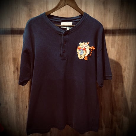 【THE Disney STORE】 ディズニーストア プーさん ティガー 刺繍 ヘンリーネック ワッフルTシャツ ネイビー XL