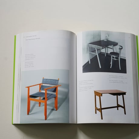 Bauhaus-Möbel: Eine Legende wird besichtigt / Bauhaus Furniture: A Legend Reviewed   [Used]