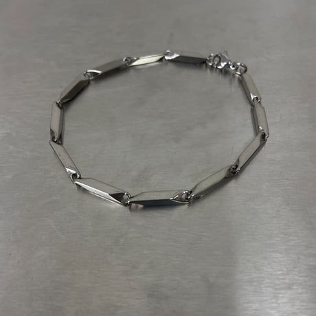minimal geometric link bracele　VM1131
