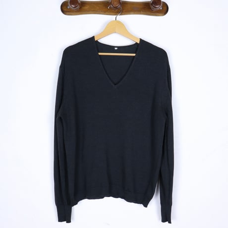 Euro Vintage V-Neck Knit 1980-90s.
