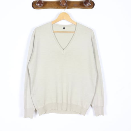 Euro Vintage V-Neck Knit 1980-90s.