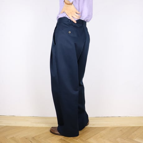 W31 2-Tuck Chino Trousers 025