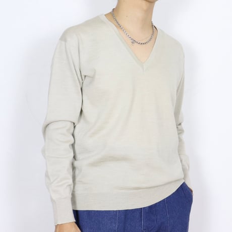 Euro Vintage V-Neck Knit 1980-90s.