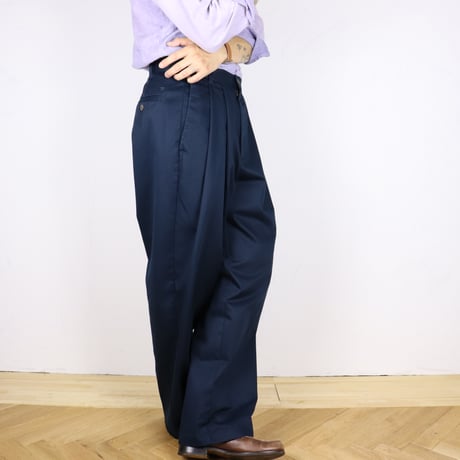 W31 2-Tuck Chino Trousers 025