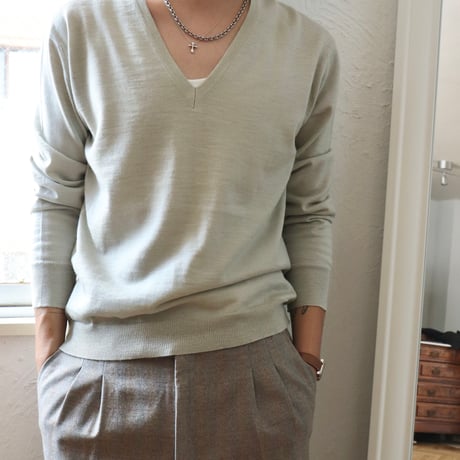 Euro Vintage V-Neck Knit 1980-90s.