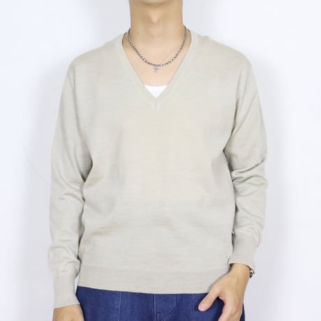 Euro Vintage V-Neck Knit 1980-90s.