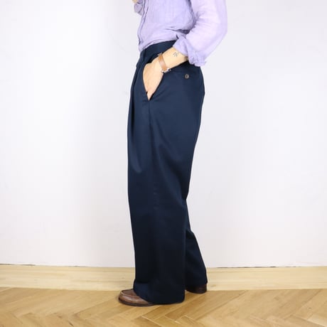 W31 2-Tuck Chino Trousers 025