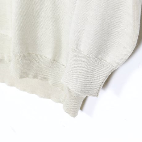 Euro Vintage V-Neck Knit 1980-90s.