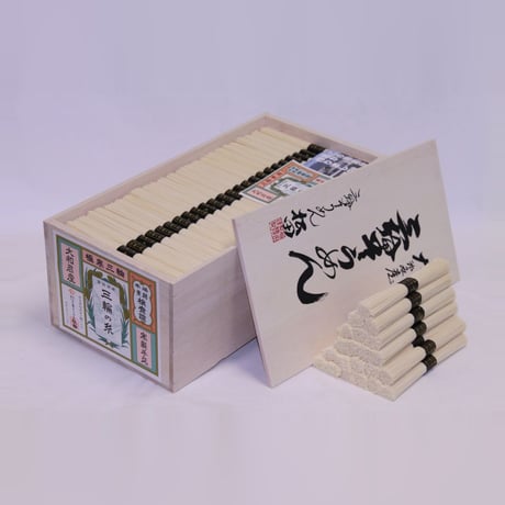 三輪の糸-新物-　50ｇ×180束（C-100）