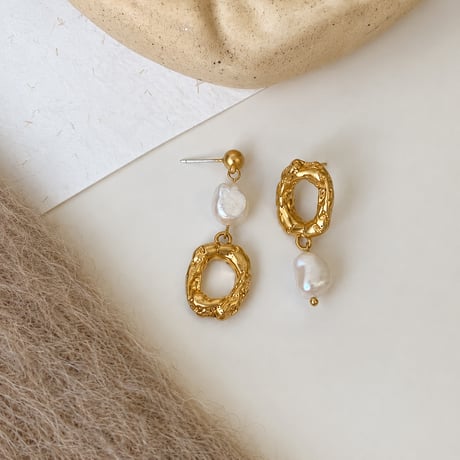 asymmetric pearl gold hoop earrings　SH1139