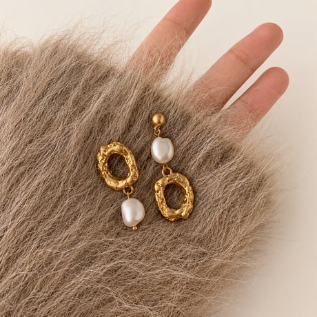 asymmetric pearl gold hoop earrings　SH1139