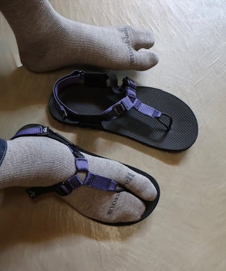 〈BEDROCK SANDALS〉Cairn Evo Sandal / Black, Clay, Lupine Purple