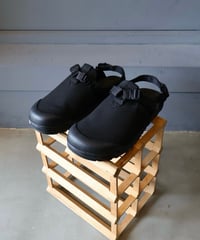 〈BEDROCK SANDALS〉Mountain Clog Synthetic Suede / Black
