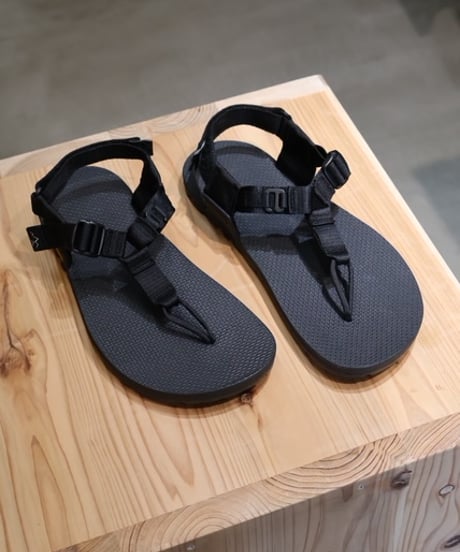 〈BEDROCK SANDALS〉Cairn Evo Sandal / Black, Clay, Lupine Purple