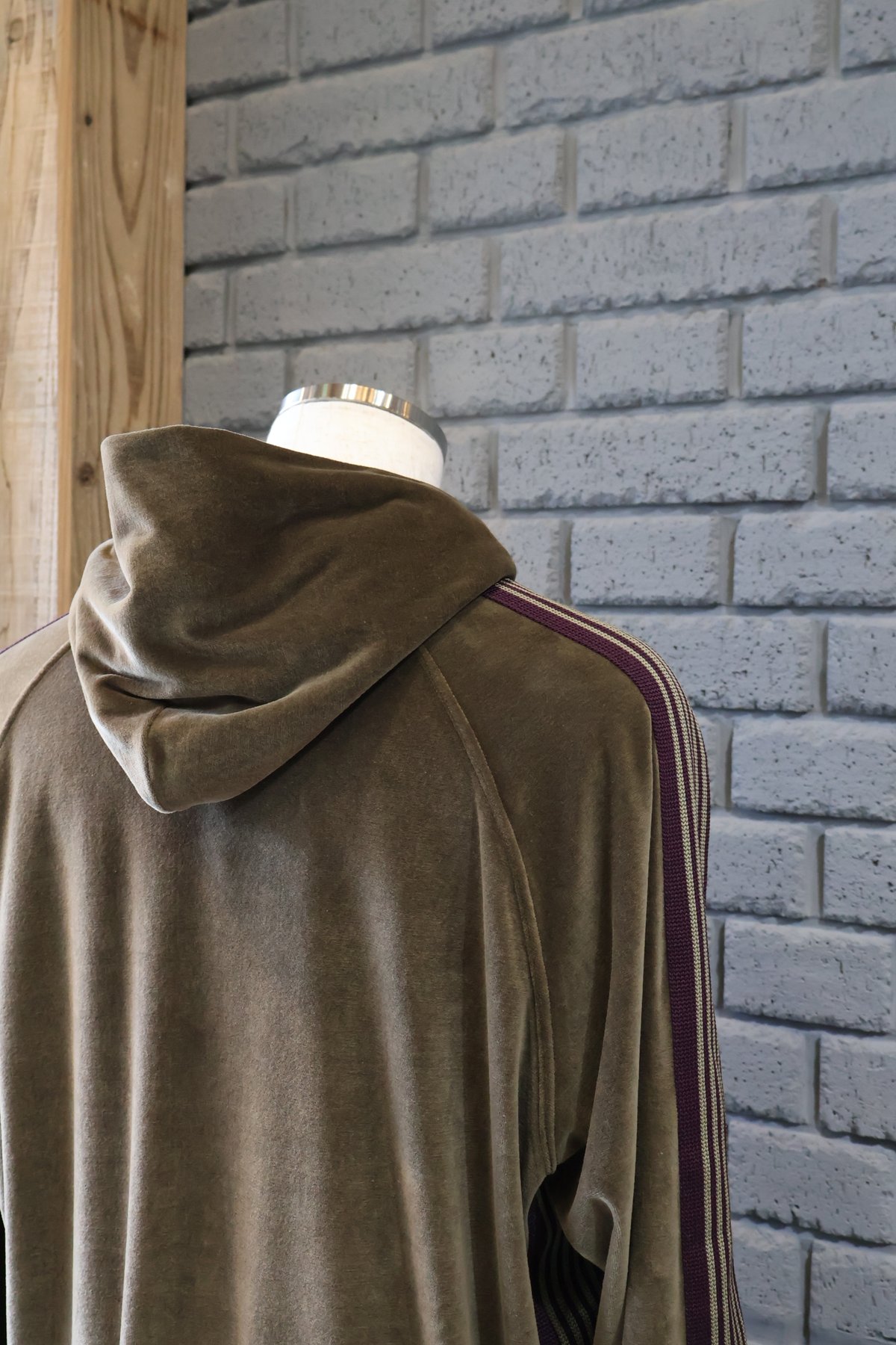 NEEDLES〉Track Hoody - C/PE Velour / Taupe | Ma