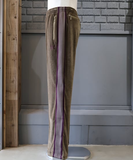 〈NEEDLES〉Narrow Track Pant - C/PE Velour / Taupe