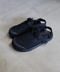 〈BEDROCK SANDALS〉Mountain Clog Synthetic Suede / Black