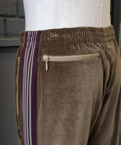 〈NEEDLES〉Narrow Track Pant - C/PE Velour / Taupe
