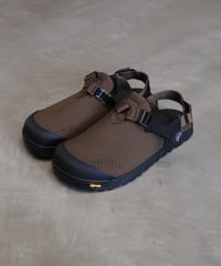 〈BEDROCK SANDALS〉Mountain Clog Synthetic Suede / Pinecone