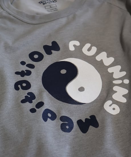 〈TACOMAFUJI RECORDS〉RUNNING MEDITATION Poly LS Tee