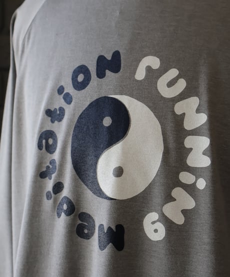 〈TACOMAFUJI RECORDS〉RUNNING MEDITATION Poly LS Tee