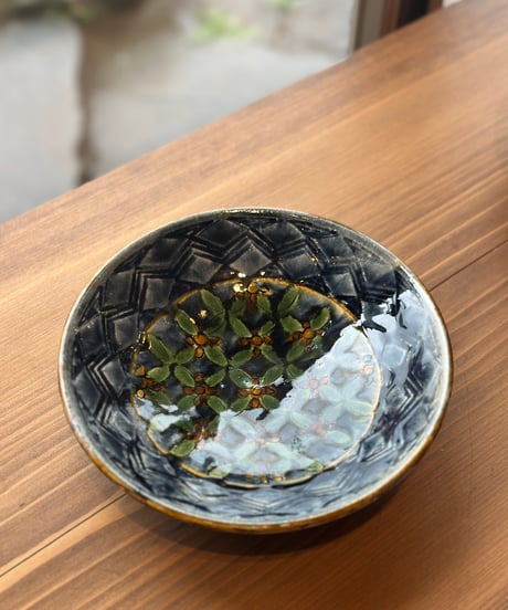 岡本芳久 刻文浅鉢 藍釉 1