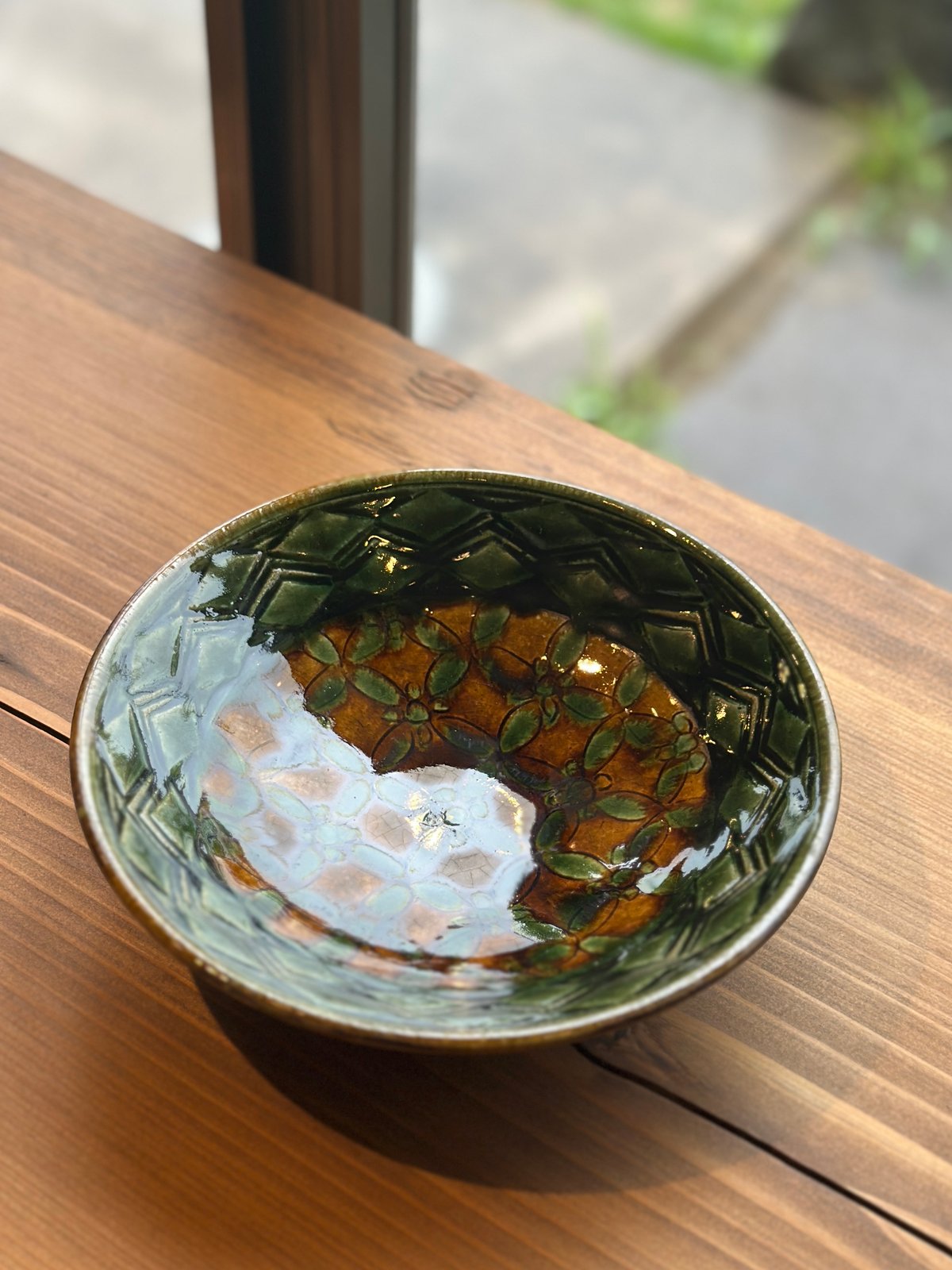 迫二郎作 金箔貼り渕ガラス鉢 オリーブグリーン 迫二郎作 金箔貼り渕