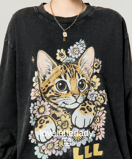 Vintage Floral Cat Loose Long Sleeve T-Shirt