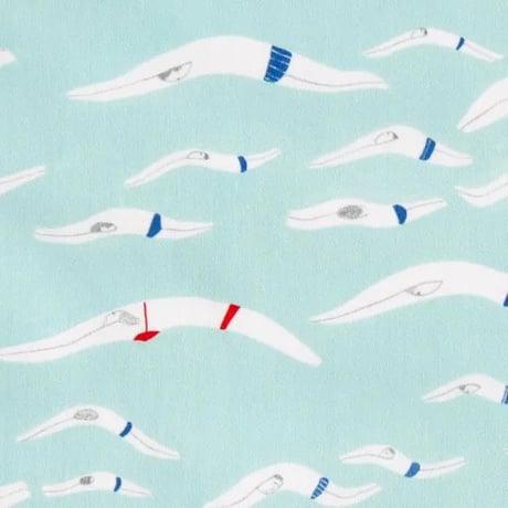 泳ぐ人