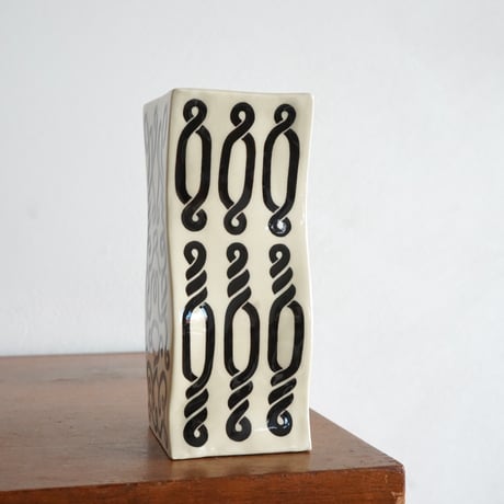 Flower vase / YAOKI TOSHIE