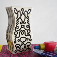 Flower vase / YAOKI TOSHIE