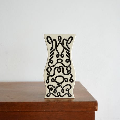 Flower vase / YAOKI TOSHIE