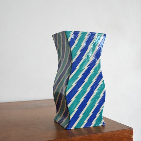 Flower vase / YAOKI TOSHIE