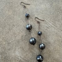 vintage like ミラーボール 揺れる ロング ピアス