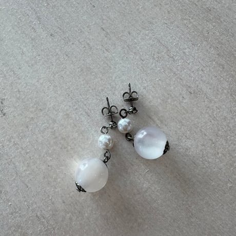 antique 半透明 パール like ダイヤモンド ピアス