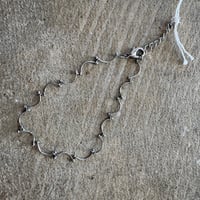 antique シルバーカラー お花デザイン ブレス