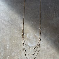 3連 ゴールドカラー パール付き ネックレス