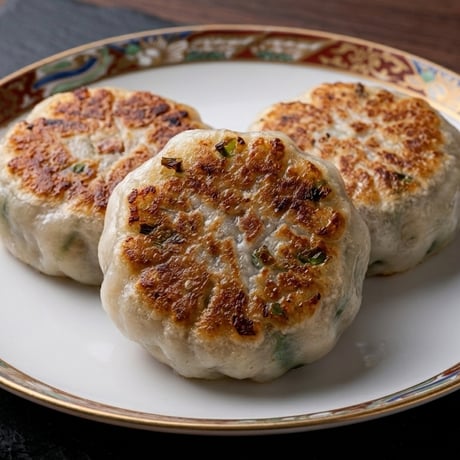 【0187】韮菜包（ジュウツァイパオ）海老入りニラ饅頭。浮き粉の皮で包みました。ニラの香りが良いのが美味しさの特徴です。（40g×15個入り）／㈱ヤムチャ・フーズ・サプライ