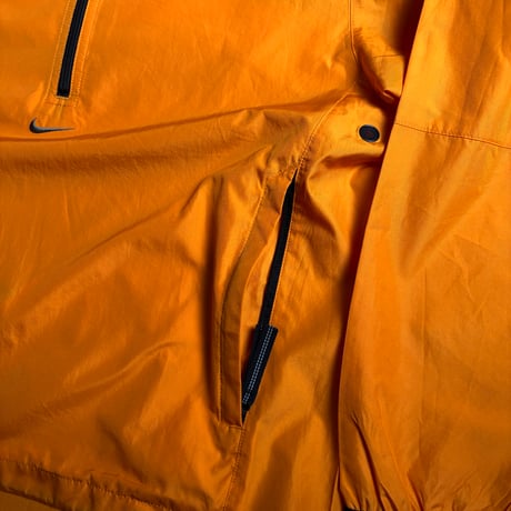 NIKE ナイロンプルオーバー