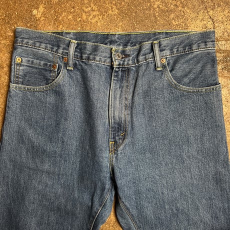 Levi’s 517 ブーツカットデニムパンツ