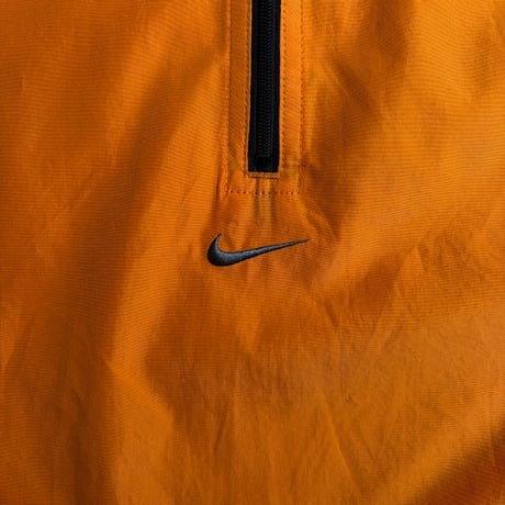 NIKE ナイロンプルオーバー