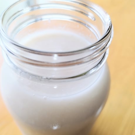 【送料込み】原っぱ農園の「生」甘酒（900g 1本 / ガラス保存瓶入り）【クール冷蔵】
