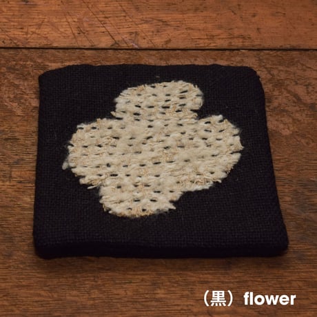 ウールモチーフ刺繡のリネンコースター