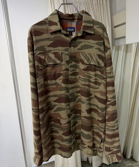 2019年製 patagonia カモ柄コットンシャツ